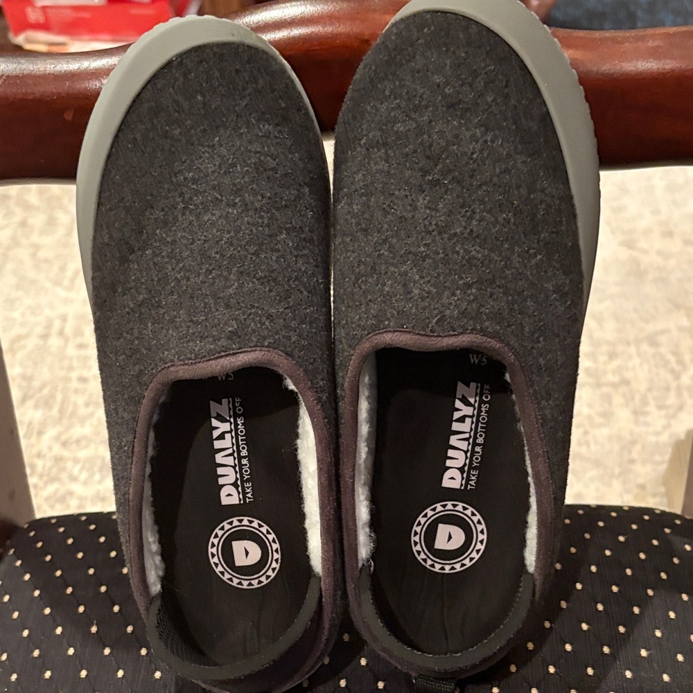 Dualyz Gray Slippers